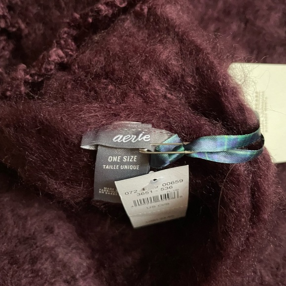 Aerie Super Soft and Fuzzy Fringed Blanket Scarf - Picture 3 of 4